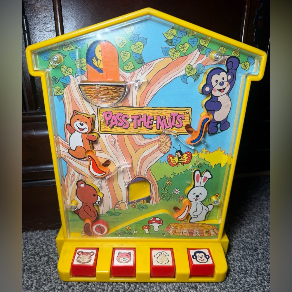 VTG 1970s Pass The Nuts Flipper Squirrel Game 1974 TOMY Works